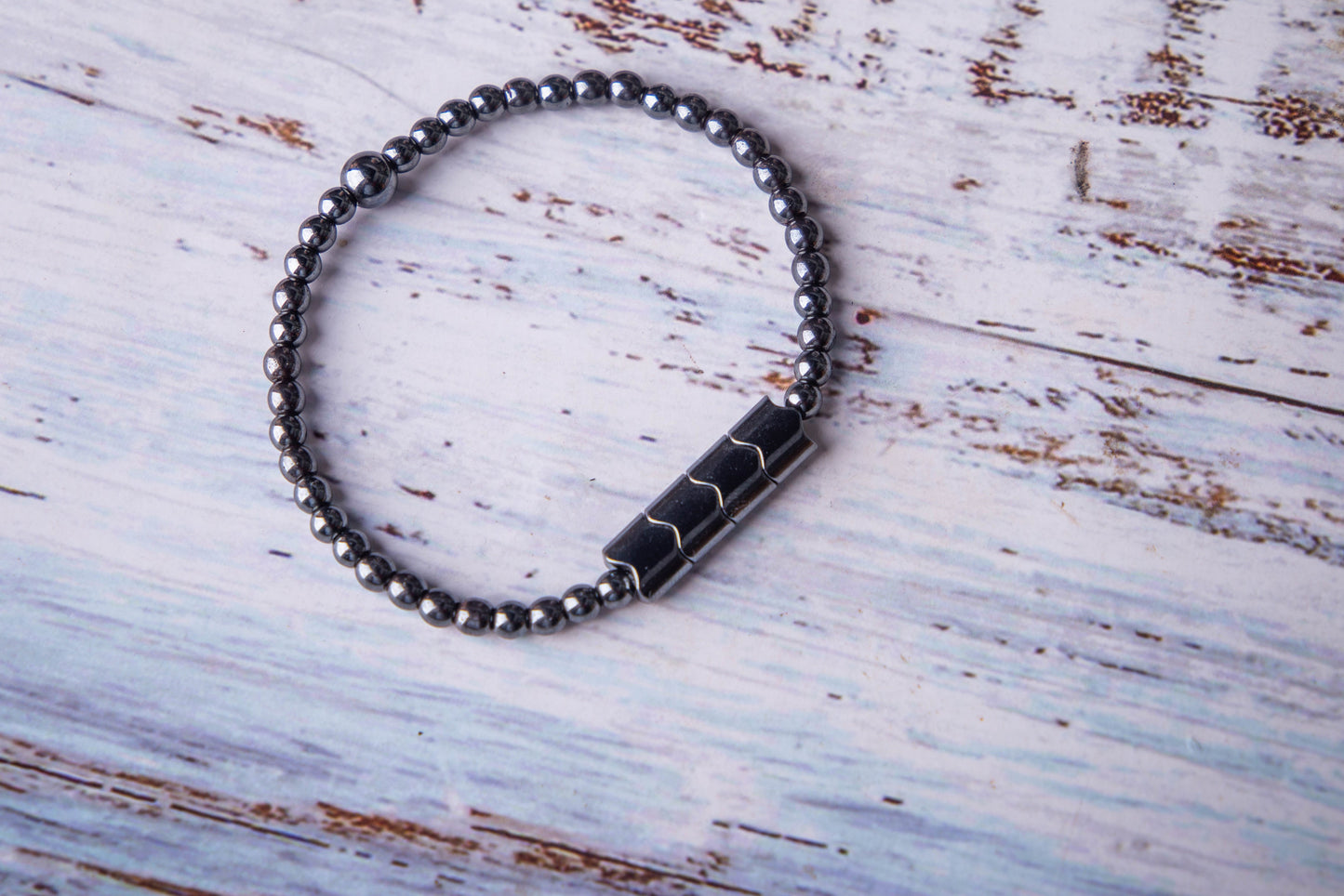 حجر الهيماتيت الأسود ذو الموجات الأربع