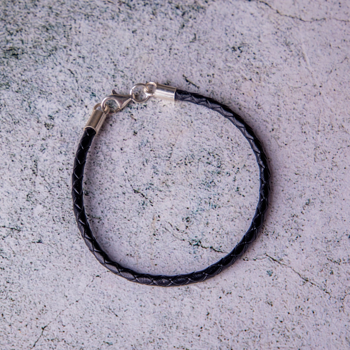 جلد طبيعي مع قفل فضي 925