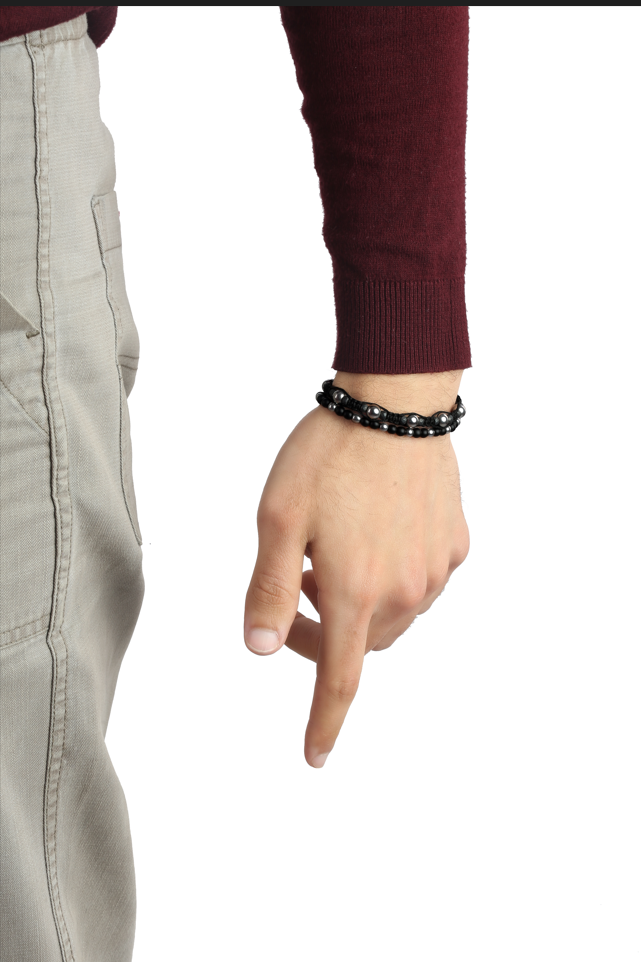 سوار مكون من 8 عقد ومجموعة من حجر الهيماتيت والعقيق