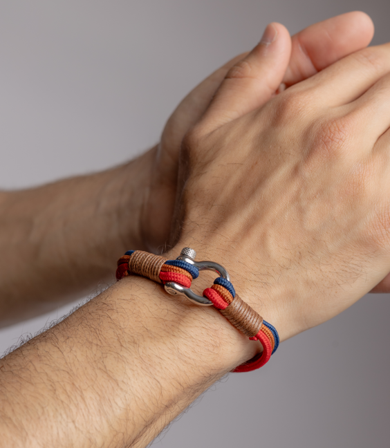 سوار ثلاثي من الفولاذ المقاوم للصدأ