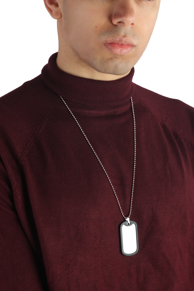 قلادة فضية على شكل علامة كلب